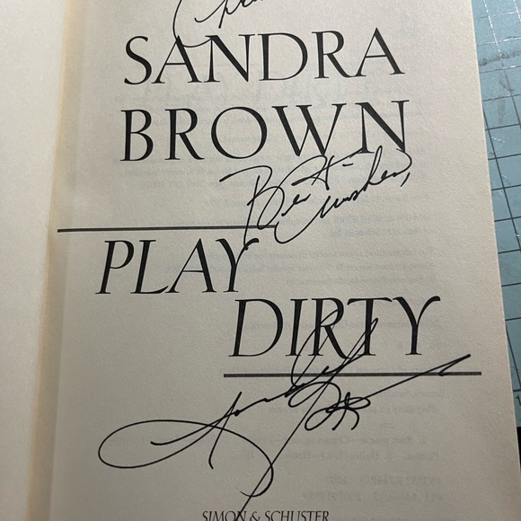 Play Dirty by Sandra Brown SIGNED Hardcover - Picture 3 of 4